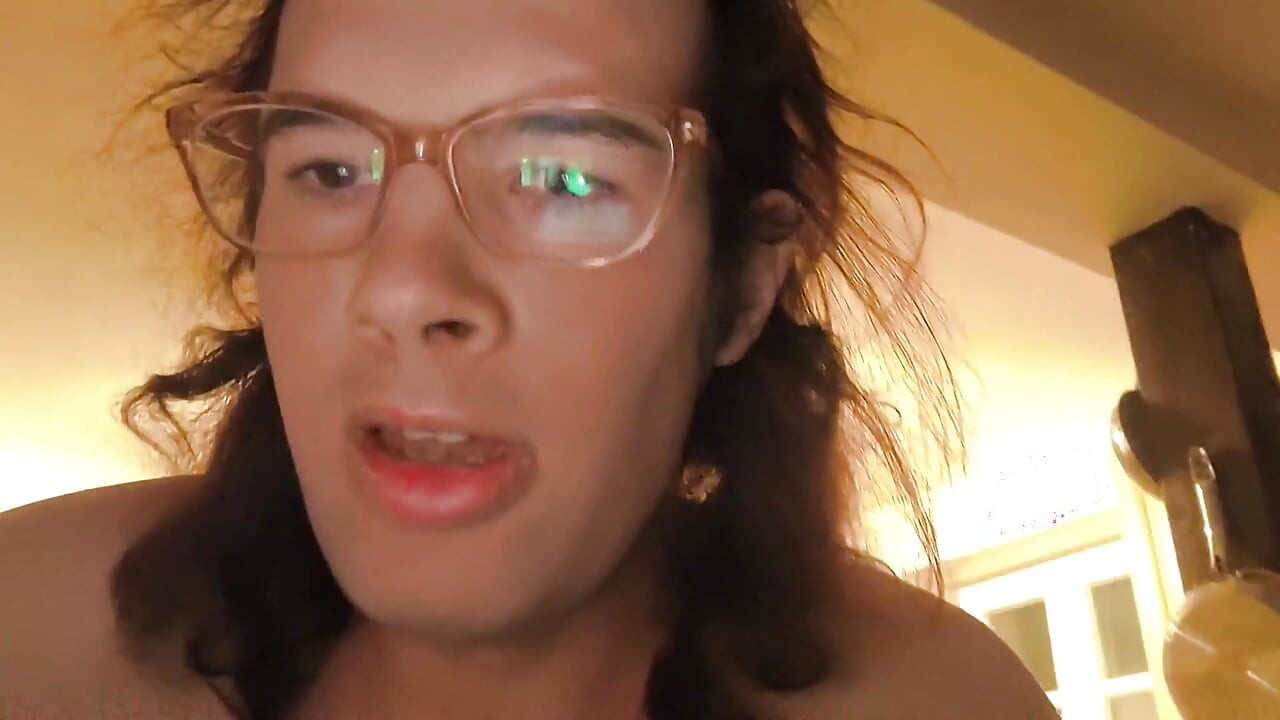 Iznosim smeće gol (susjed me uhvatio)