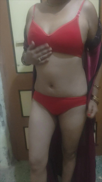 Hot housewife waiting for romance