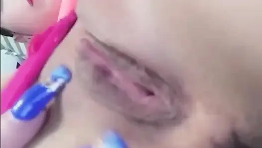 Güzel orgazm gibi tamamen ıslak bitirmek ve yorum!