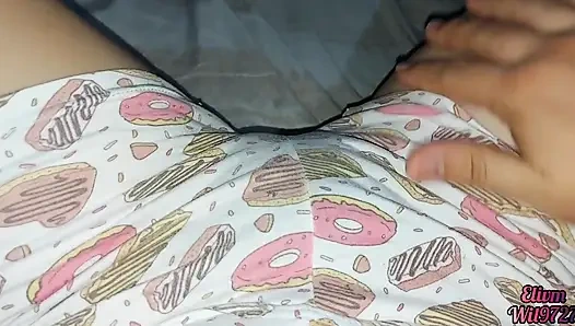 Meine freundin besucht mich und lässt mich ihre haarige muschi aufnehmen