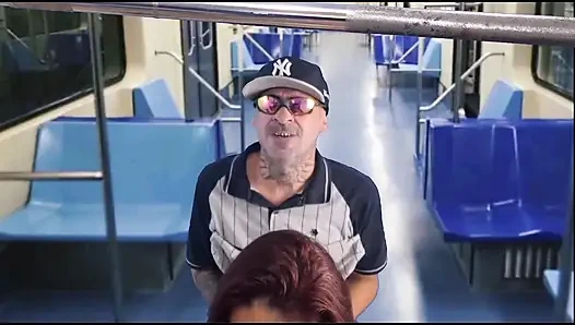 Seks di bus di depan umum!