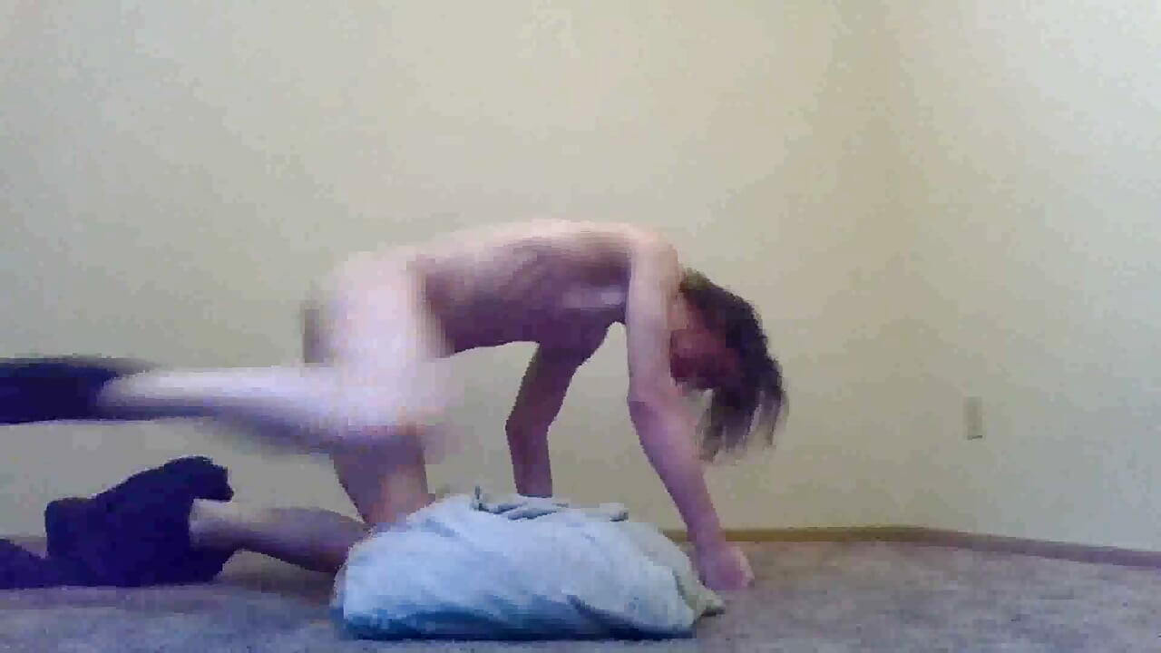 Bubblebutt Horny Naked Transgal Slut Fucks Blanket
