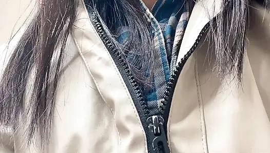 İşeme eğlencesi Hana çok iyi hissettiren işemeyi bekleyemiyor