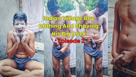 インドの角質の底のゲイが公共の場で裸で入浴し、彼の大きなコックを見せる