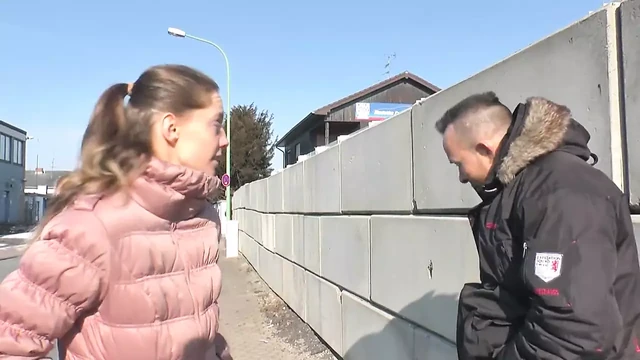 Миниатюрная милфа на большом хуе