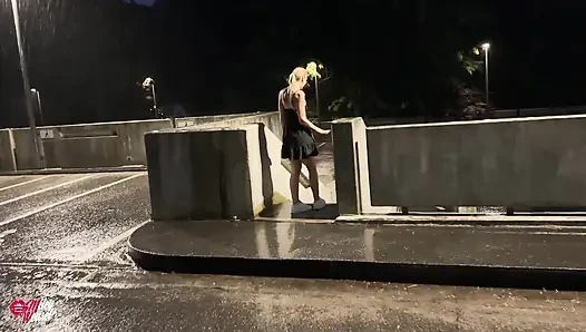Blonde Schlampe Auf Dem Volksfest Abgeschleppt Und Im Regen Gefickt!!