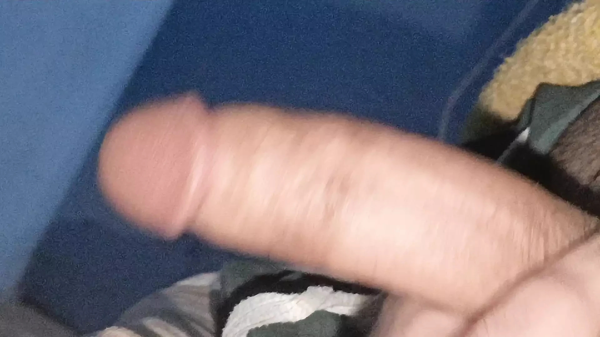 Berciuman tangan sambil melakukan handjob penuh, ia bagus