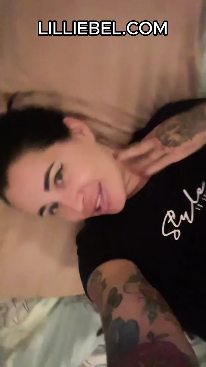 Horny slut can't hold in her urges....
