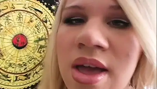 Hamile nostaljik hamile amcığını dürtüyor