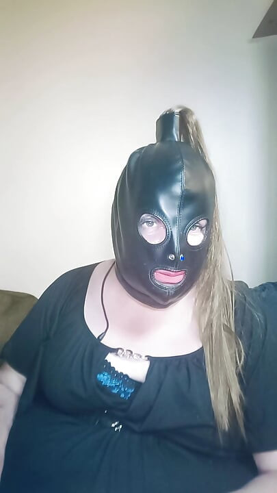 Stephanie-Nicole tries her hands as a sex toy reviewer