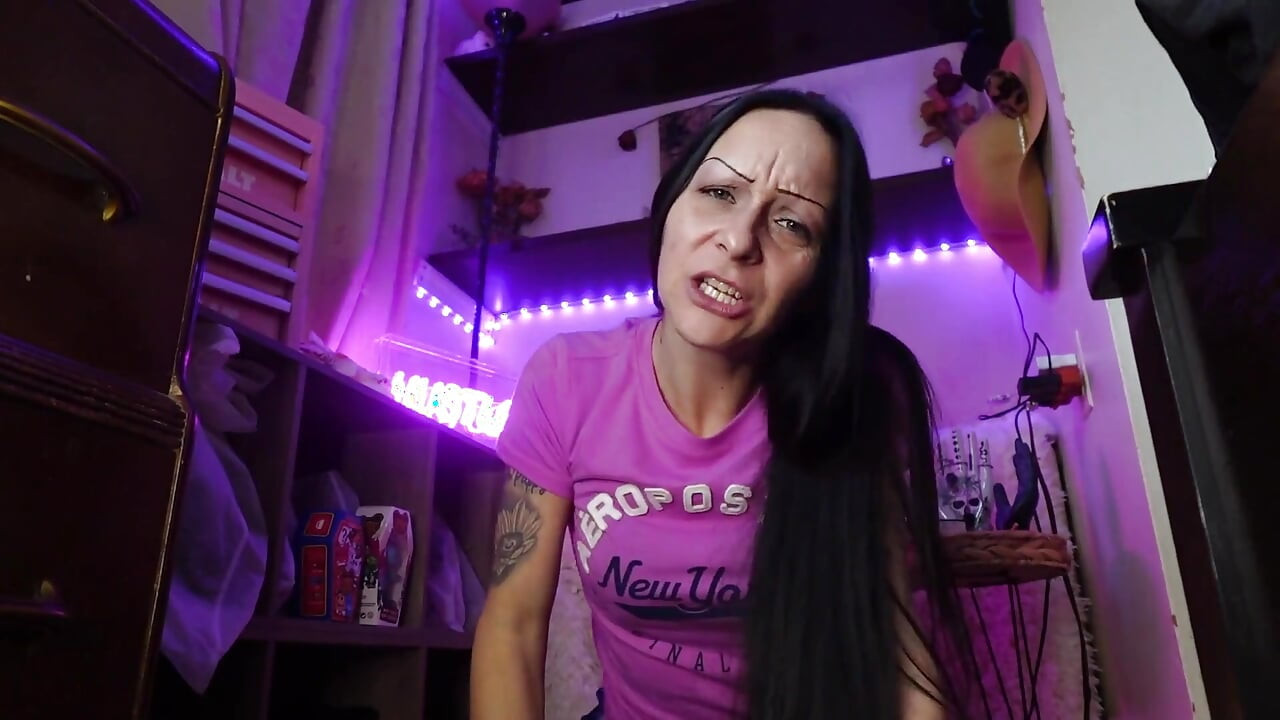 Vezana, kažnjena na mom podu