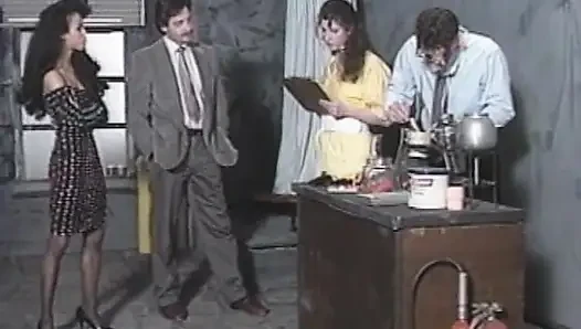 Vintage - cewek ini lagi asik fingering dan ngentot memek beceknya