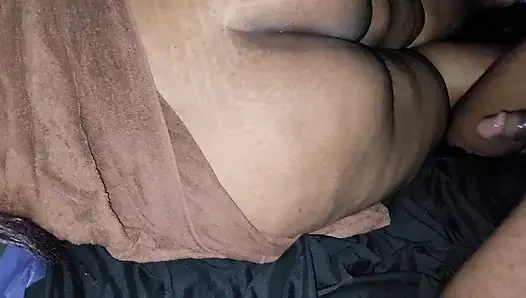 Full-service üppige bBW-königin nimmt bbc und twerkin