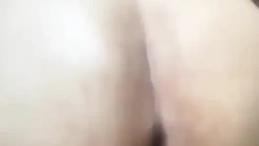 Büyük götlü iri güzel kadın yanaklarına boşalana kadar büyük zenci yarağını alıyor