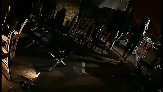 Женщина узнает, что ее муж трахает брюнетку