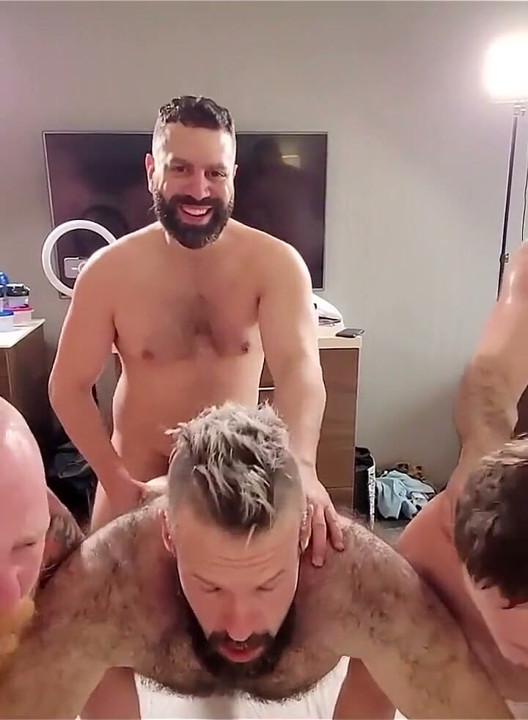 Fitting in - Bear Orgy