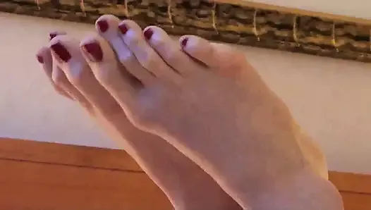 Long slender feet and toes