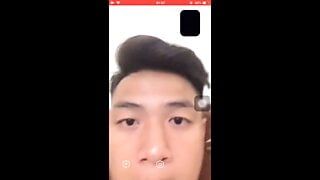 Ragazzo caldo vietnamita fa sesso in chat