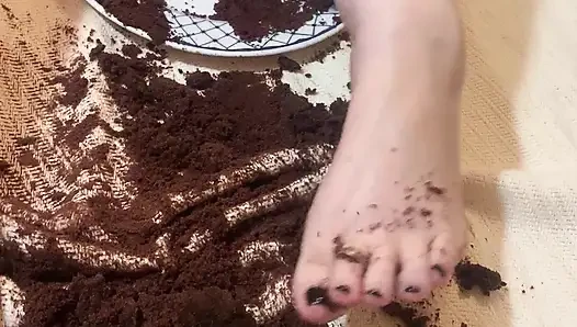 Feet Feet Feet in the Cake