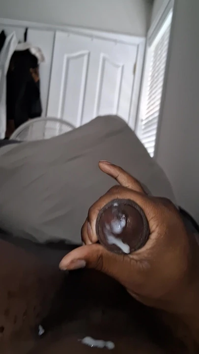 早上射出一个肥胖的坚果感觉很好！