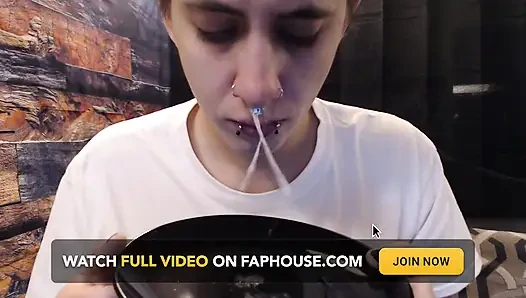 Makan malam sodok ngocok montok disajikan