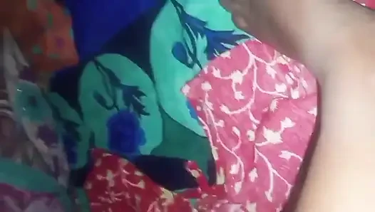 Bos saya meniduri vagina saya begitu banyak sehingga airnya menyembur keluar dari vagina saya