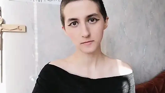 Açgözlü sürtük sana bağırıyor