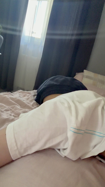 teen femboy is teasing u with his ass