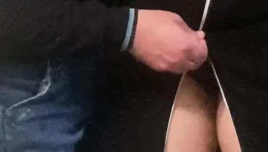 OMG! Metroda sulu amına dokunuyor - seksi külotla penetrasyon