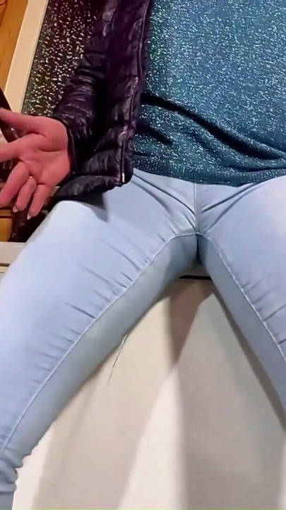 No Panties MILF Soaks Her Jeans. Cameltoe Pee Fetish and Wet Denim | Clip 1