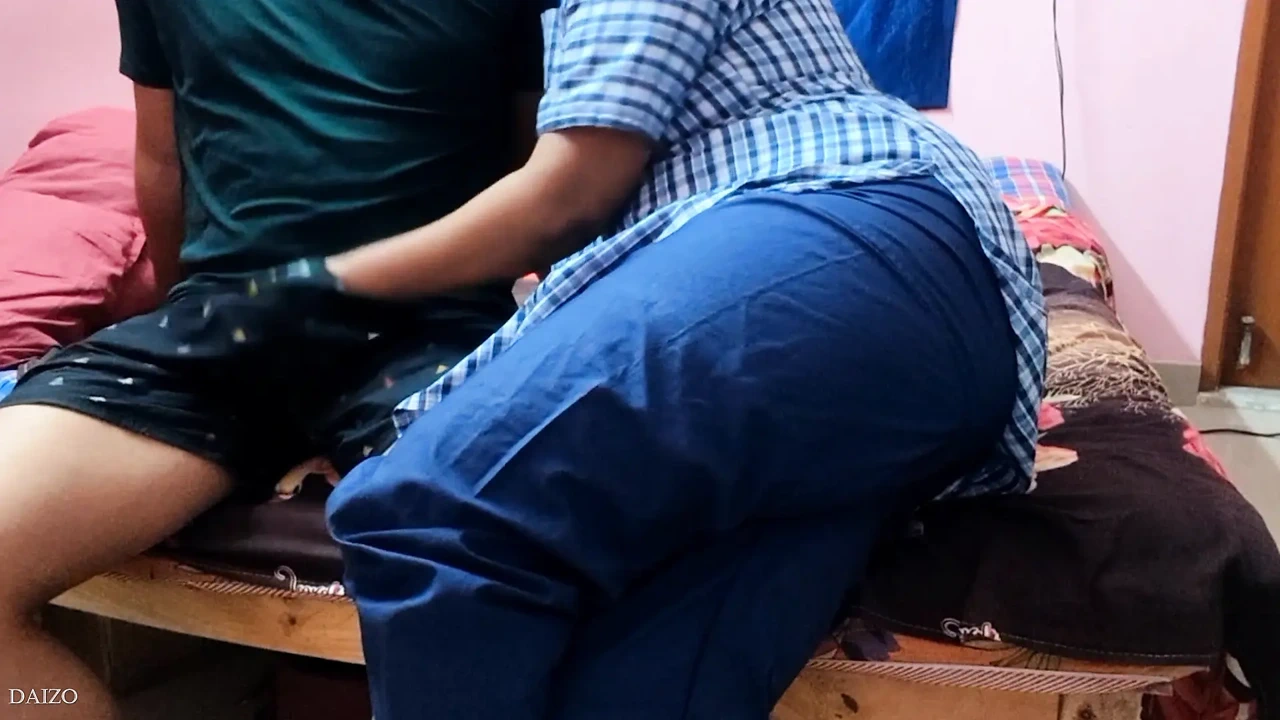 操我的饥渴老师的大屁股狗式性交