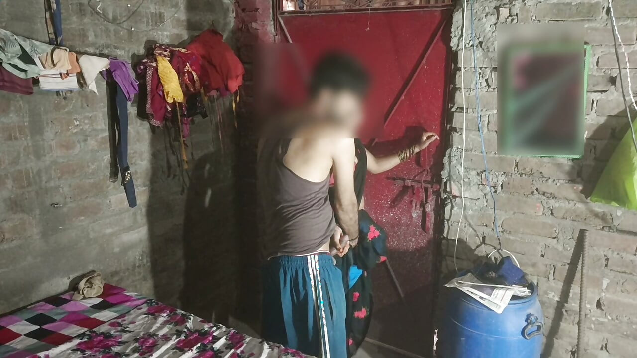 Chịch nhau bí mật giữa ban ngày, anh rể bước vào phòng em dâu và thuyết phục em dâu, sau đó bú vú em dâu, chọn em dâu, em dâu cưỡi lên cặc và đứng dậy cho bác sĩ.