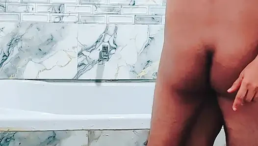 Srilankan sexy stepsister with bathroom sex.. big ass and big dick..........