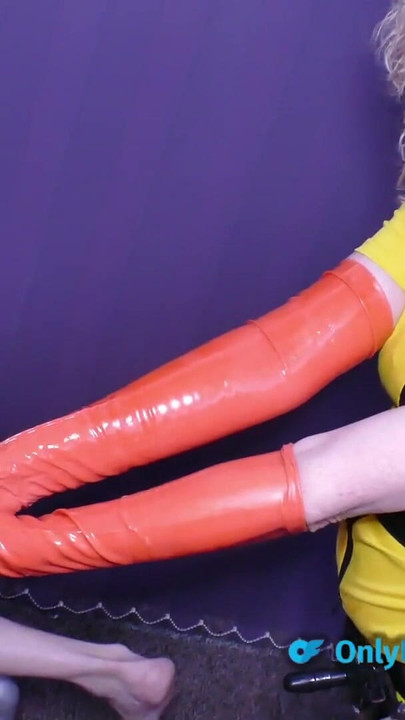 لحظة أيقونية من "Extreme Dildo Tightging and Fisting My Boy Toys Ass"