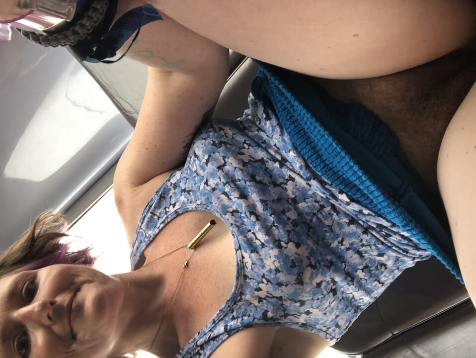 Attise ma chatte dans le bus !