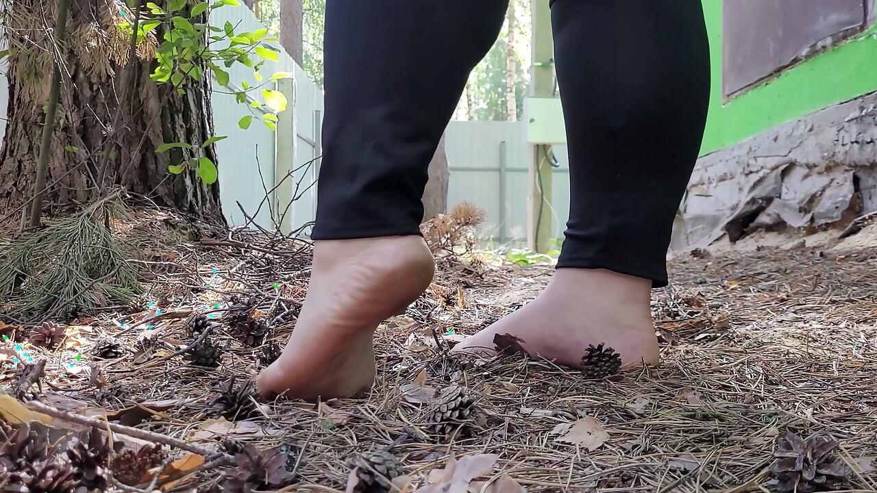 Massage dirty feet with spruce cones