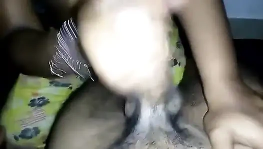 Индиец с глубокой глоткой делает минет и поедает сперму, тинка глотает большой хуй, лучшее за все время