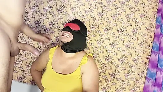 Güzel kadın her gün yarak sütünü içmeyi seviyor