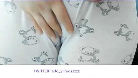 CAMELTOE- MASTURBATE WITH PAJAMA- RUBBING PUSSY WITH PAJAMA