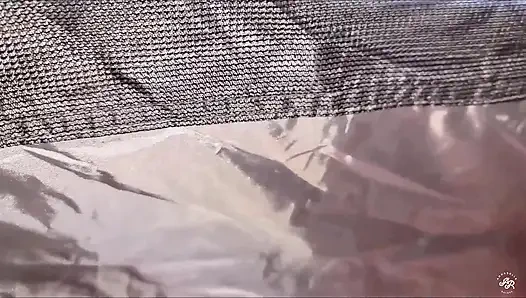 Крепко сложенная рыжая, все сексуются в палатке