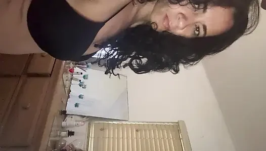 Desire me and enjoy me while I dance
