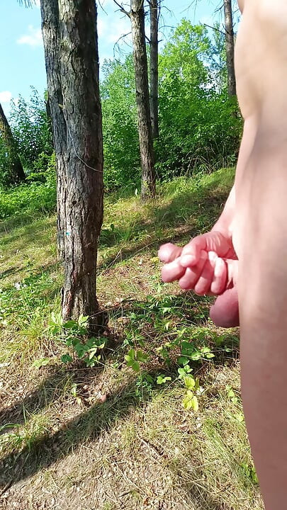 Još jedan dan u prirodi. Hodanje okolo gola i.