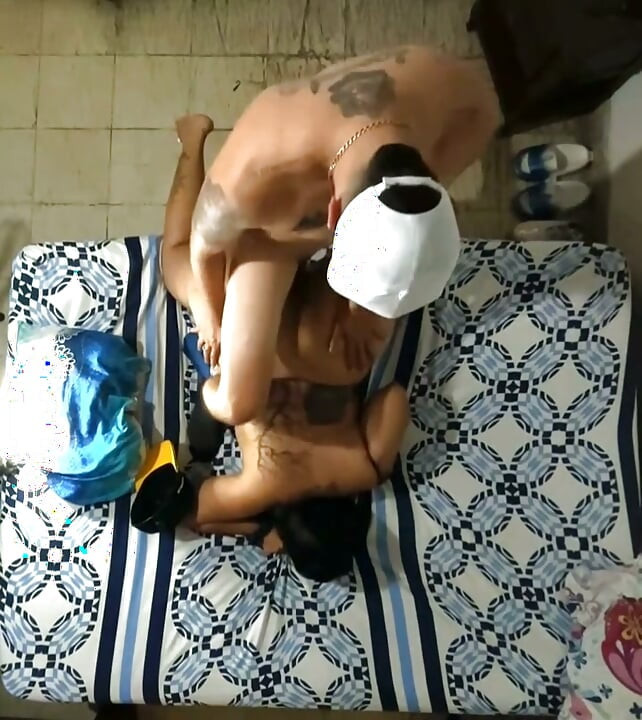 Shot from the ceiling: Sucking ass on fours opening the buttocks with a back view