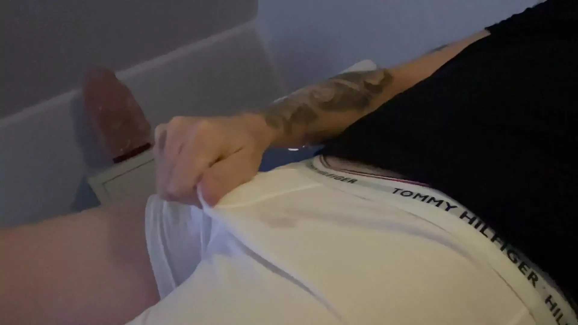 A quick wank in new boxers