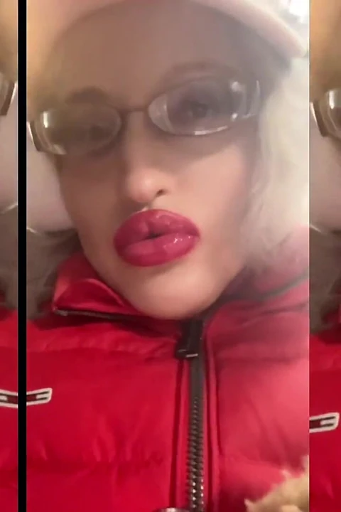 变成我的愚蠢娘娘腔 - 嘴唇 - 吮吸asmr的漂亮脸痴迷剪辑由 findom 进门员