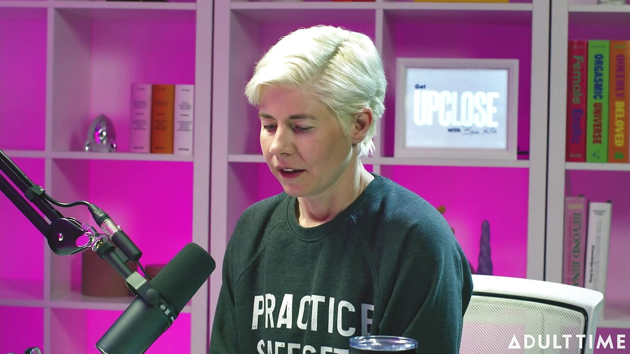 Blake Blossom: drolja za mozak, facetune, i futanari podcast za odrasle