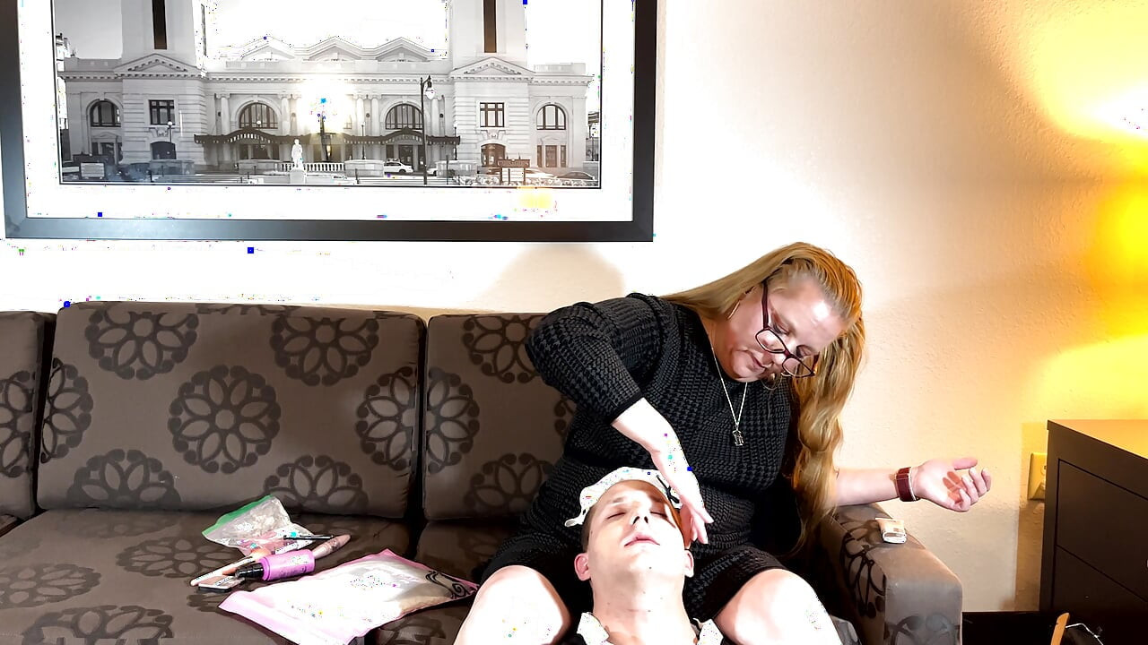 Jobless Man Resorts to Feminization to Get Hired