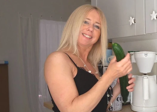 EXTREME HUGE CUCUMBER for a fit and Sexy German MILF! Gape!