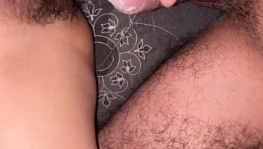Kakak ipar india dengan pantat bahenol setuju untuk ngentot sama tetangganya yang masih muda