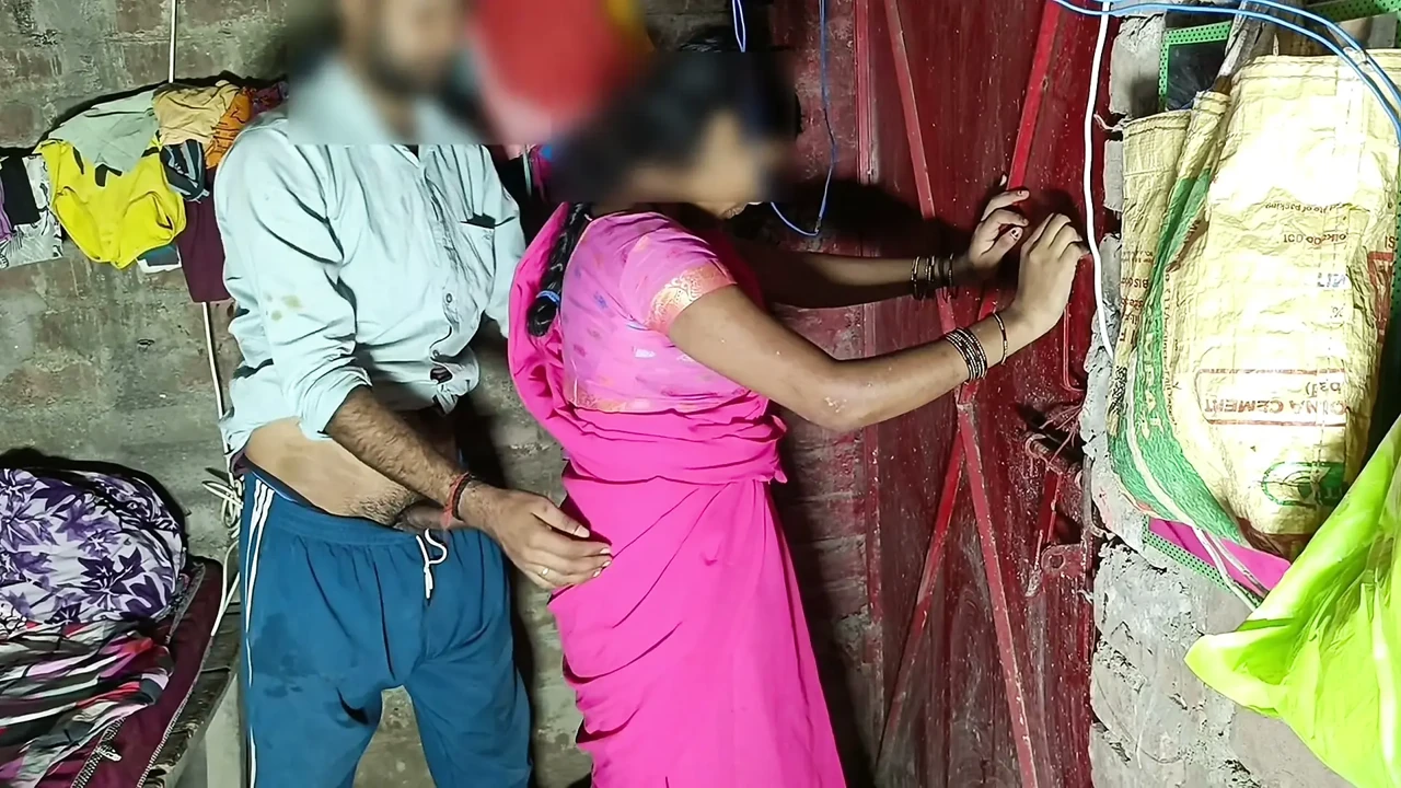 Secret sex in broad daylight, brother-in-law entered the sister-in-law's room and persuaded the sister-in-law to her, then sucked the nipples, choosing the sister-in-law, the sister-in-law landed the muscle and stood up to the doctor.